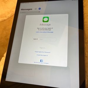 iPad 6th generation 32 gb - no sim